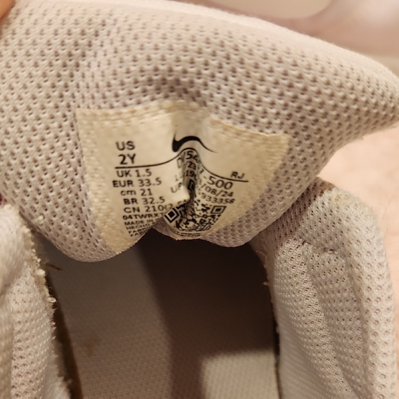 Girls Nike Sneakers - Picture 6 of 6